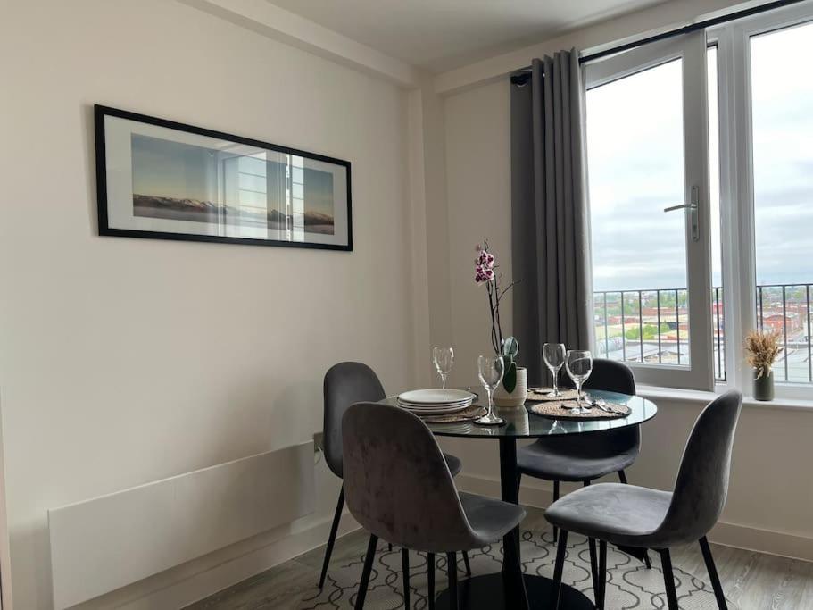 Prime Suite 2 Bedroom Apartment With Rooftop Terrace Manchester Esterno foto
